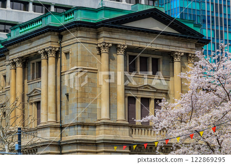 東京中央區日本銀行總行前的櫻花 122869295