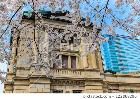 東京中央區日本銀行總行前的櫻花 122869296