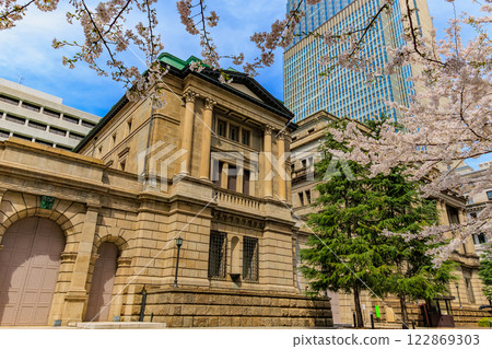 東京中央區日本銀行總行前的櫻花 東京中央區日本銀行總行前的櫻花 122869303
