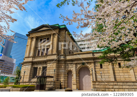 Cherry blossoms in front of the Bank of Japan Head Office, Chuo Ward, Tokyo 122869305
