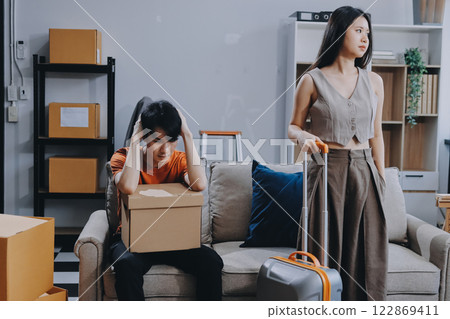 Stressed young married family couple arguing, blaming each other 122869411