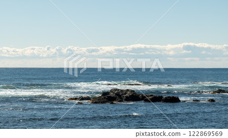 從南房總的道之站千倉(海風王國)望去的千田海岸 從南房總的道之站千倉(海風王國)望去的千田海岸 122869569