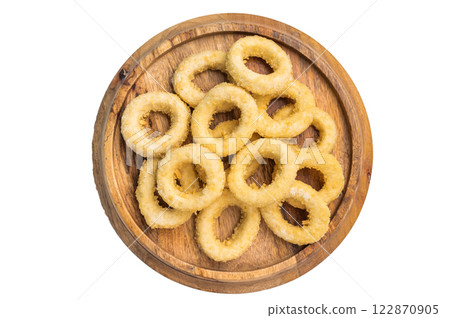 Raw onion rings on wooden board isolated on white background. top view 122870905