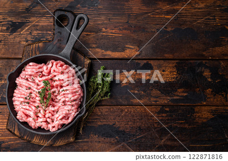Ready for cooking raw ground pork and beef meat, fresh mince meat in skillet. wooden background. top view 122871816