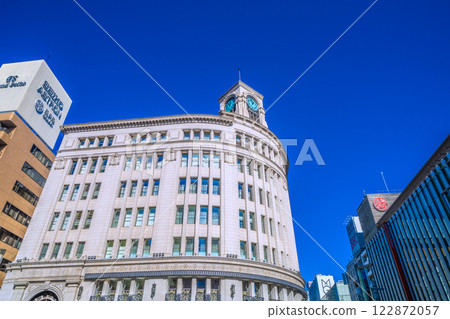 Tokyo cityscape in Japan: Towards a new era... Seiko House Ginza and other buildings stand out against the blue sky. A ray of hope for a new era = 8th 122872057