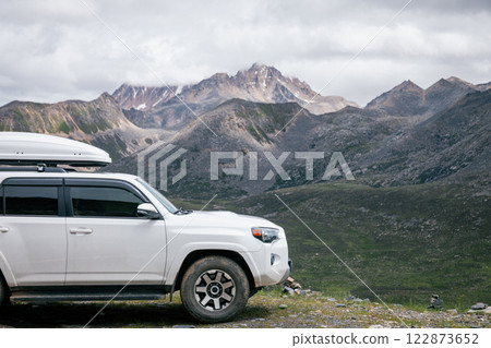 Offroad car on high elevation mountains Offroad car on high elevation mountains 122873652