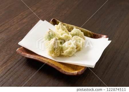 Wild vegetable butterbur tempura image Wild vegetable butterbur tempura image 122874511