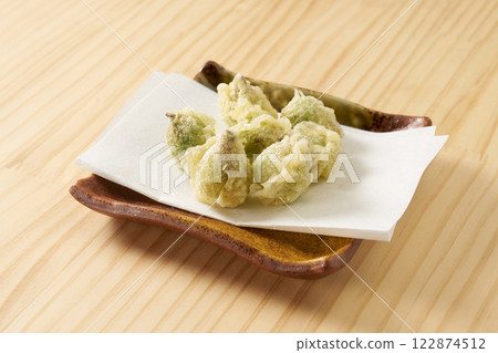 Wild vegetable butterbur tempura image 122874512