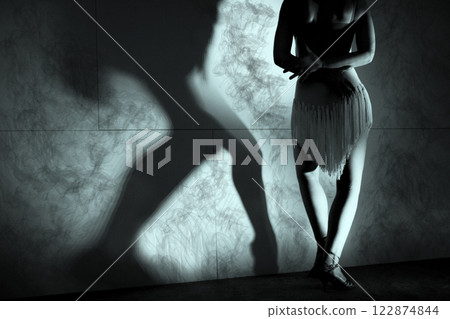 Legs of woman dancing salsa 122874844