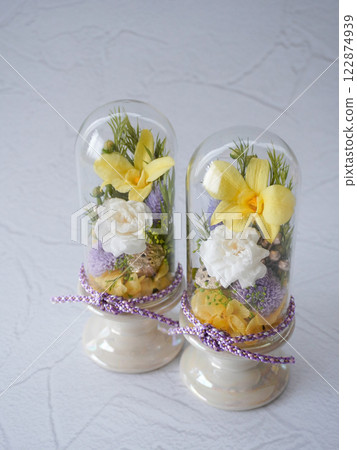 供奉佛陀的永生花 122874939