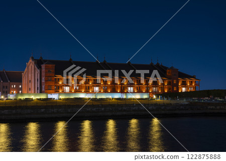 Night view of Yokohama Red Brick Warehouse 122875888