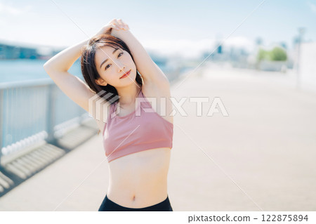 Outdoor fitness image of young woman Outdoor fitness image of young woman 122875894