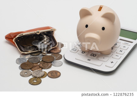 錢包、硬幣、計算機和存錢罐 122876235