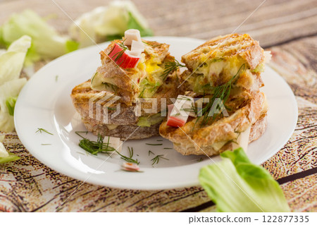 Sandwiches with vegetable and cheese filling 122877335