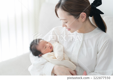 寶貝抱在媽媽裡 寶貝抱在媽媽裡 122877550