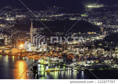 Tokuyama: Night view of the coast of Shunan City, Yamaguchi Prefecture 122877707