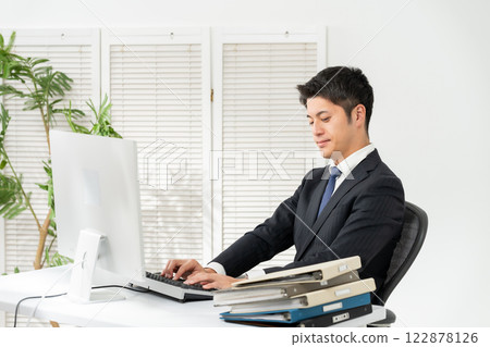 Businessman tired multitasking 122878126