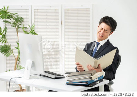 Businessman tired multitasking 122878128