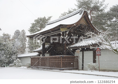 京都市左京區禦門南禪寺的雪 京都市左京區禦門南禪寺的雪 122880254