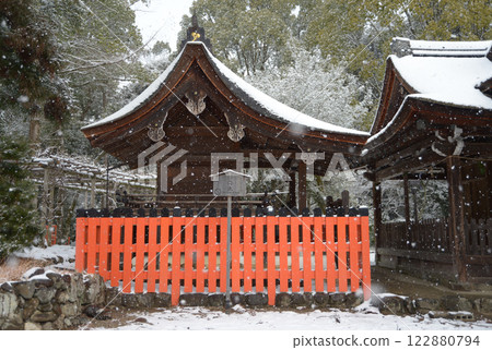 Snow-covered Kamigamo Shrine, Nara Shrine, Kita Ward, Kyoto City Snow-covered Kamigamo Shrine, Nara Shrine, Kita Ward, Kyoto City 122880794