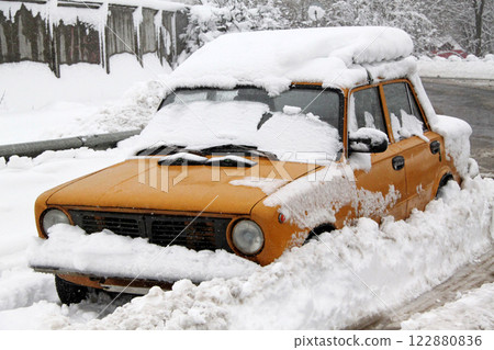 The roads are snow-blocked 122880836