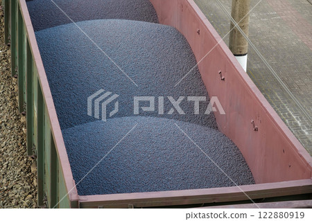 Open-top wagon with iron-ore pellets 122880919
