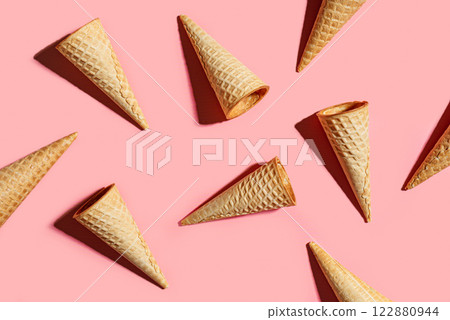 Ice cream cones pattern on pink 122880944
