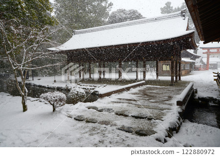 Snow-covered Kamigamo Shrine Hashidono, Kita Ward, Kyoto City 122880972