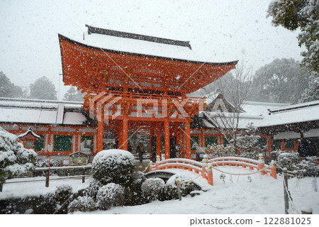 Snow-covered Kamigamo Shrine Tower Gate, Kita Ward, Kyoto City 122881025