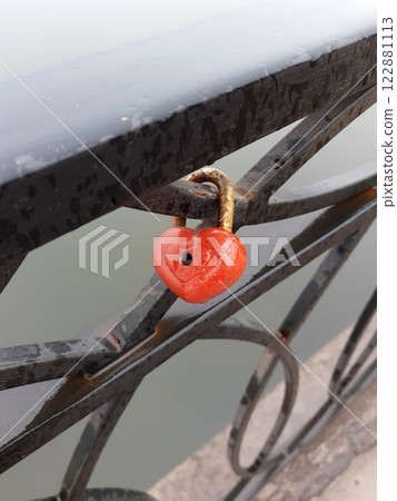 Heart shaped lock 122881113