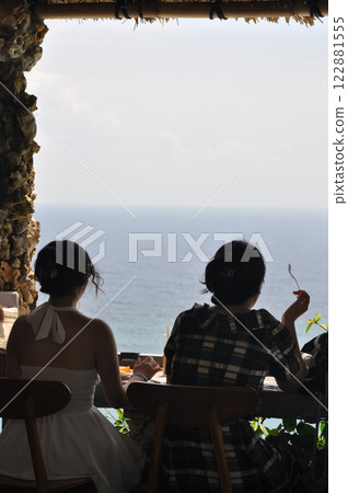 The people at restaurant or cafe at Uluwatu Beach Bali 122881555
