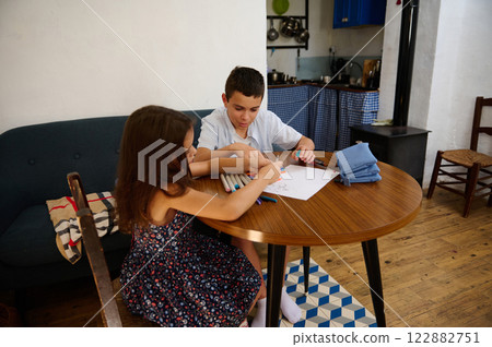 Children drawing together at home 122882751