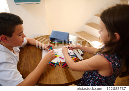 Children creating art at a table 122882787