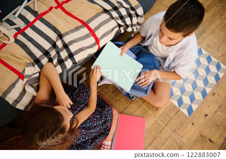 Children engaged in creative activities 122883007
