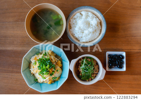 Japanese breakfast, healthy meal with white rice and miso soup 122883294