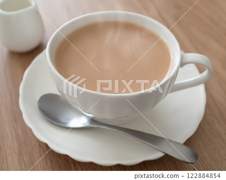 茶杯裡的熱奶茶 122884854