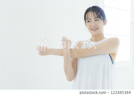Woman doing yoga in the living room 122885364