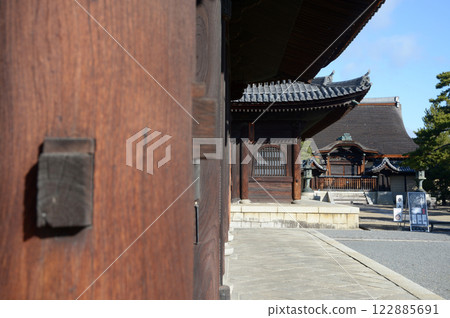 Myoshinji Temple: View of the lecture hall and Daihojo from the Buddha hall, Hanazono, Ukyo Ward, Kyoto City Myoshinji Temple: View of the lecture hall and Daihojo from the Buddha hall, Hanazono, Ukyo Ward, Kyoto City 122885691