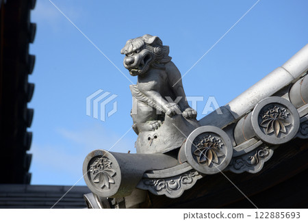 Decorative tiles on the gate of the sub-temple of Myoshinji Temple, Hanazono, Ukyo Ward, Kyoto City 122885693