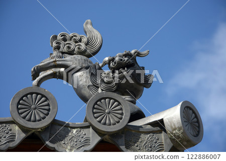 Decorative tiles on the gate of the sub-temple of Myoshinji Temple, Hanazono, Ukyo Ward, Kyoto City 122886007
