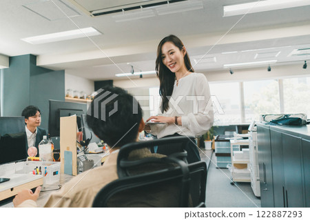 Creating a workplace where men and women can work equally 122887293
