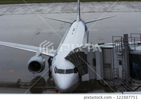 停在秋田機場的波音 737-800 122887751