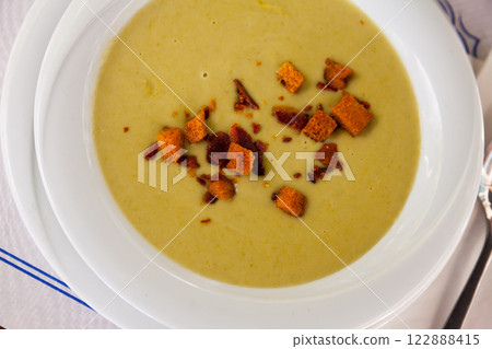 Cream soup of vegetables with toasted bread 122888415