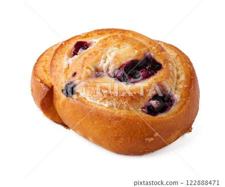 Freshly baked blueberry cinnamon roll on a white background appealing for dessert lovers and breakfast enthusiasts alike 122888471