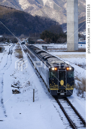 雪是一道明亮的光 122888816