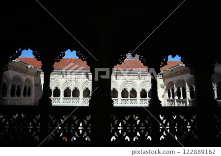 Sculpture-filled atrium in Valladolid, Spain 122889162