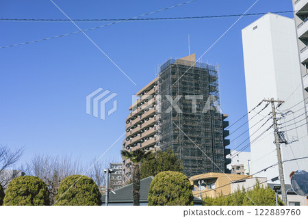 建造公寓的外牆 122889760
