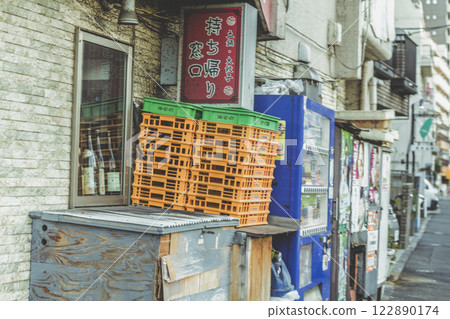 餐廳、雜亂的儲藏室、後門 餐廳、雜亂的儲藏室、後門 122890174