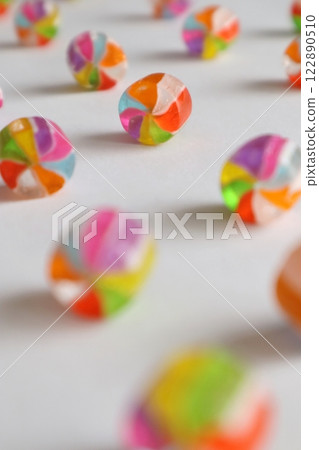 色彩繽紛的日本糖果 122890510