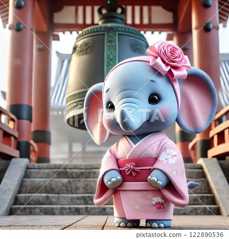 寺廟鐘樓前,一頭身穿和服的淡藍色大象 寺廟鐘樓前,一頭身穿和服的淡藍色大象 122890536